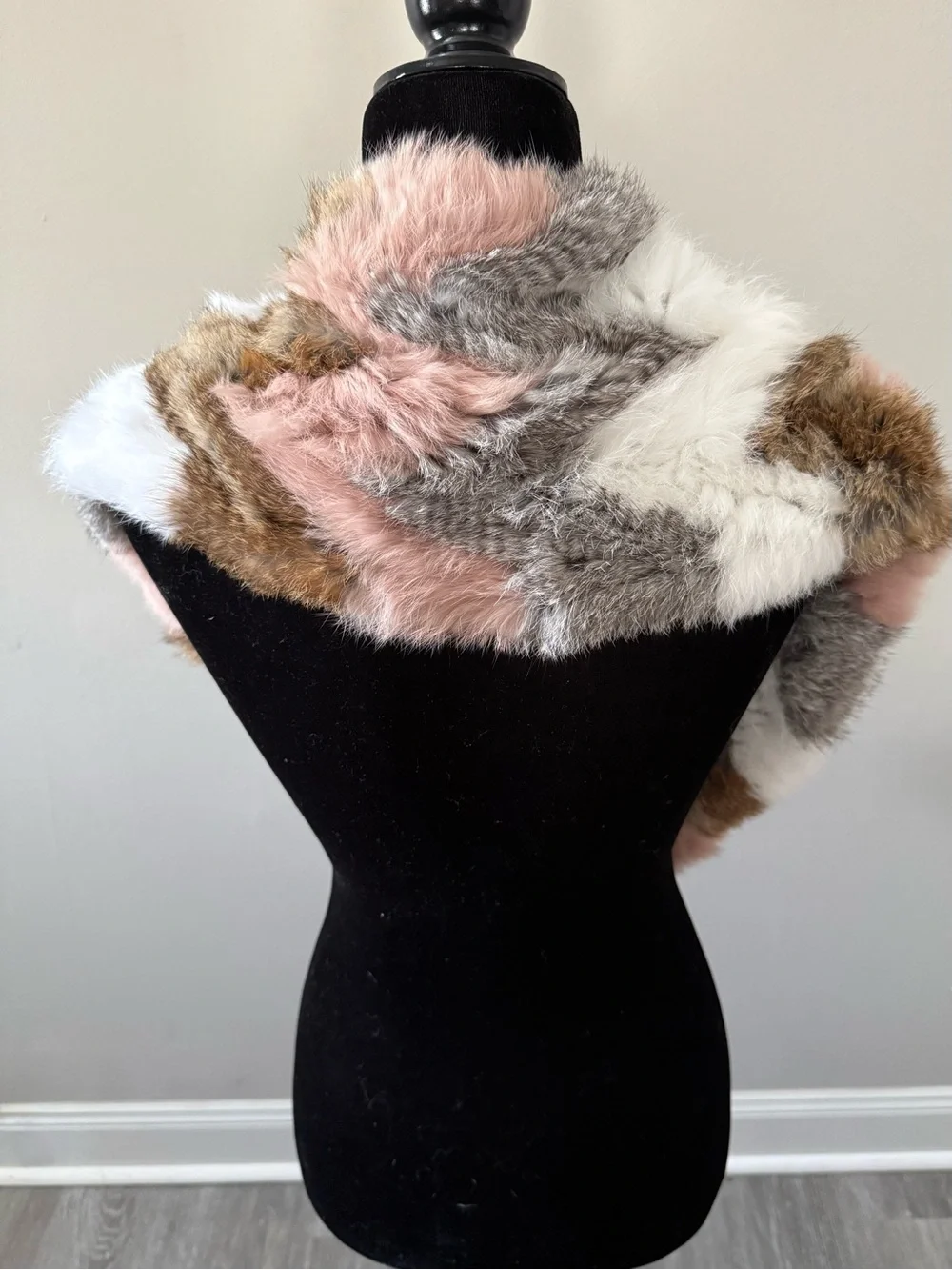 Jocelyn Women’s Real Rabbit Fur Infinity Scarf Petal Multi Chevron Color. NWT!